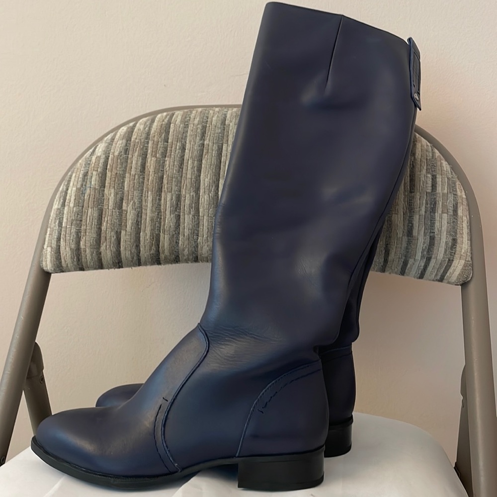 New Nine West, leather boots, size 5.5, blue color.